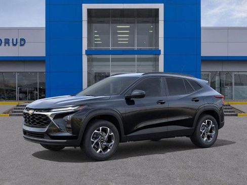 New 2026 Chevrolet Trax LT image 2