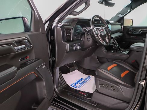 Used 2024 GMC Sierra 1500 AT4 w/ Technology Package AWD/4WD image 3