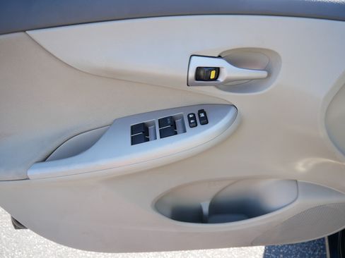 Used 2010 Toyota Corolla LE FWD image 19