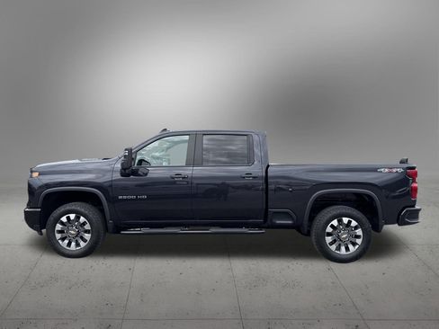 Used 2024 Chevrolet Silverado 2500 Custom w/ Custom Value Package image 2