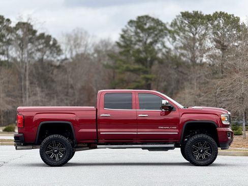 Used 2019 GMC Sierra 3500 Denali w/ Duramax Plus Package image 11