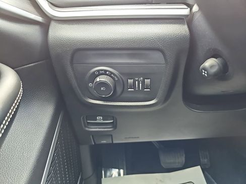 Used 2023 Jeep Grand Cherokee L Limited w/ Luxury Tech Group II image 31