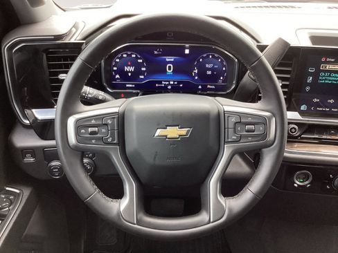 Used 2023 Chevrolet Silverado 1500 LT image 17