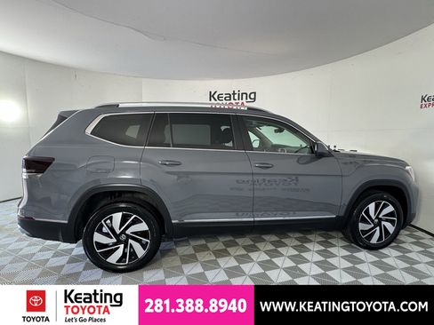 Used 2025 Volkswagen Atlas SEL AWD/4WD image 4
