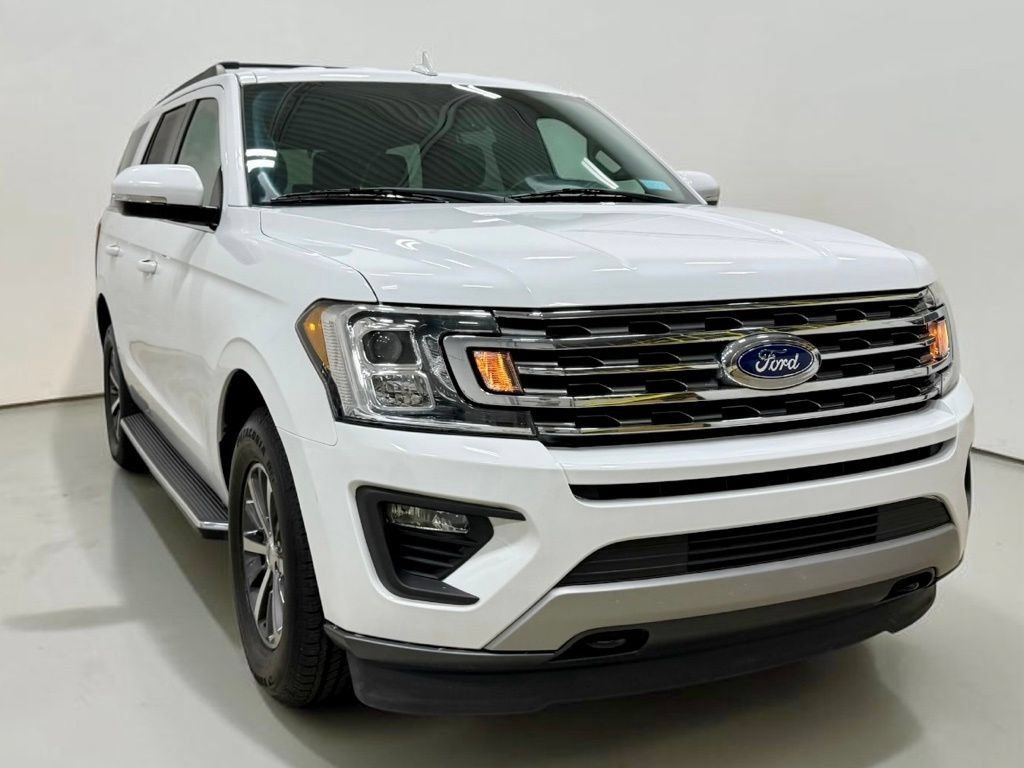 Used 2019 Ford Expedition XLT w/ Equipment Group 202A AWD/4WD image 6