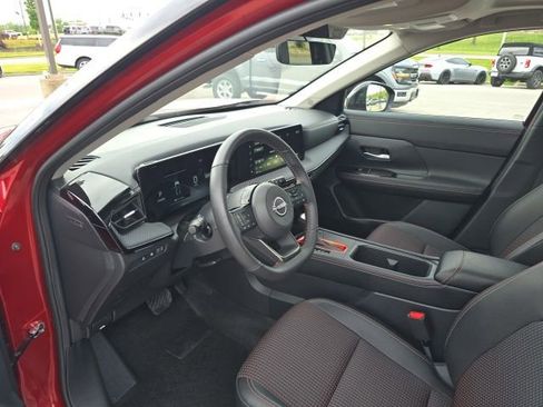 Used 2025 Nissan Kicks SR w/ SR Premium Package AWD/4WD image 10