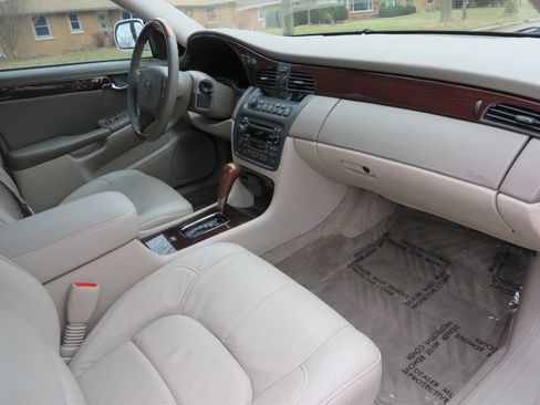 Used 2002 Cadillac De Ville DTS w/ Premium Equipment Pkg image 15