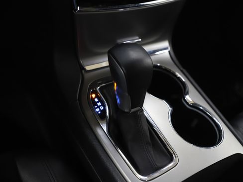 Used 2019 Jeep Grand Cherokee Altitude image 24