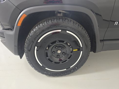 Used 2025 Rivian R1T Adventure AWD/4WD image 9