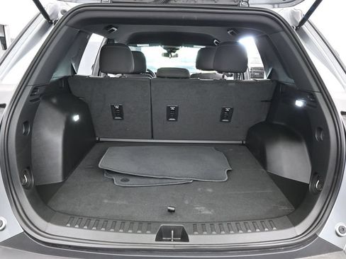 Used 2026 Chevrolet Equinox LT FWD image 32