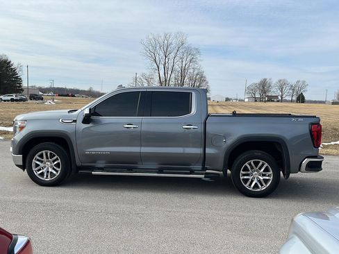 Used 2021 GMC Sierra 1500 SLT image 2