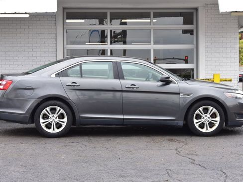 Used 2016 Ford Taurus SE image 7