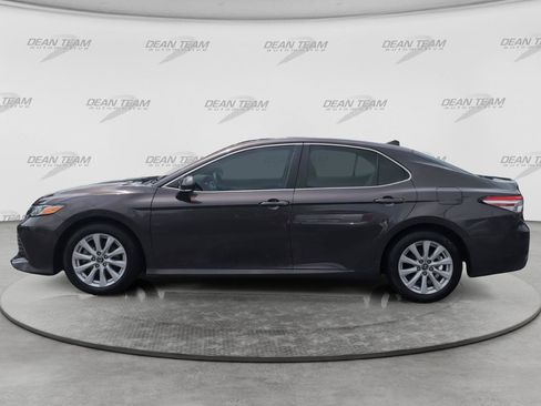 Used 2019 Toyota Camry LE w/ Convenience Package FWD image 4