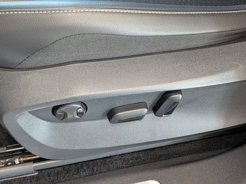 Used 2022 Volkswagen Tiguan SE R-Line image 11