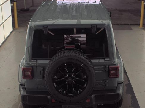 Used 2025 Jeep Wrangler Unlimited Sahara image 5