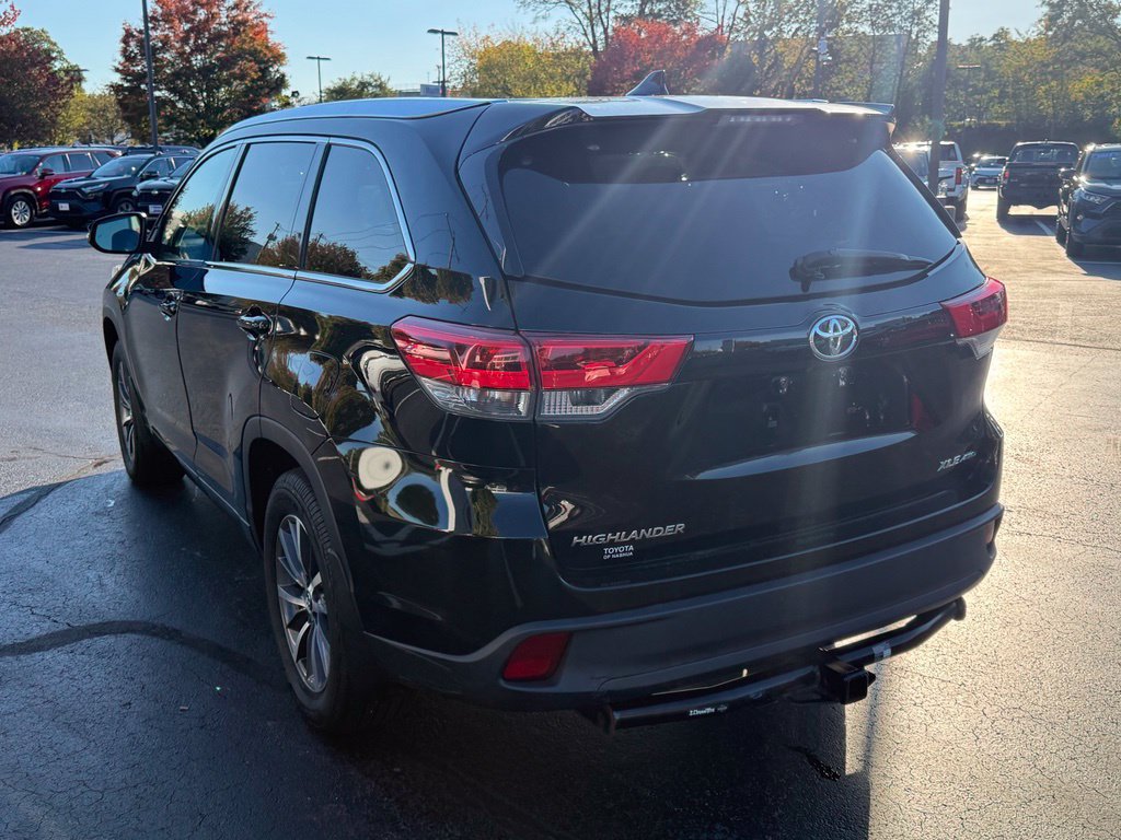 Used 2017 Toyota Highlander XLE w/ Carpet Mat Package AWD/4WD image 6