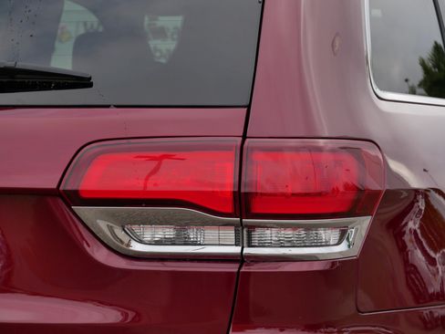 Used 2021 Jeep Grand Cherokee Laredo AWD/4WD image 17