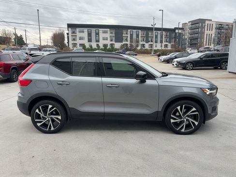 Used 2019 Volvo XC40 T5 R-Design image 8