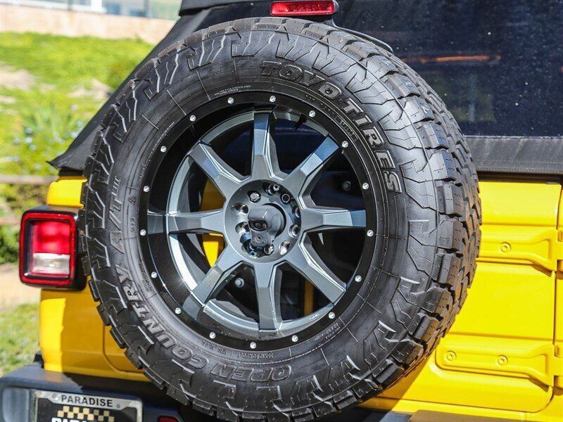 Used 2019 Jeep Wrangler Unlimited Sahara AWD/4WD image 17