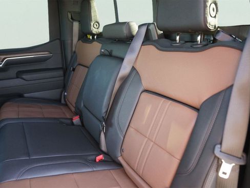 Used 2024 Chevrolet Silverado 1500 High Country w/ High Country Premium Package AWD/4WD image 14