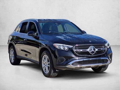 Used 2025 Mercedes-Benz GLC 300 image 3