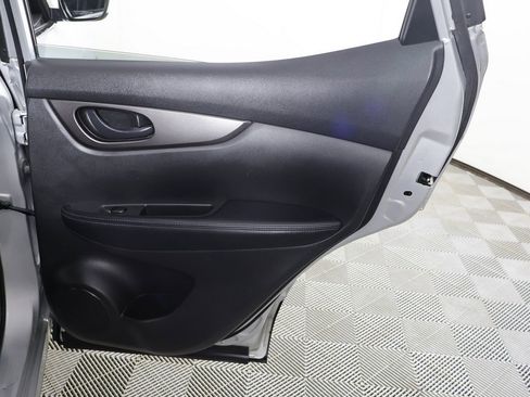 Used 2020 Nissan Rogue Sport S image 22