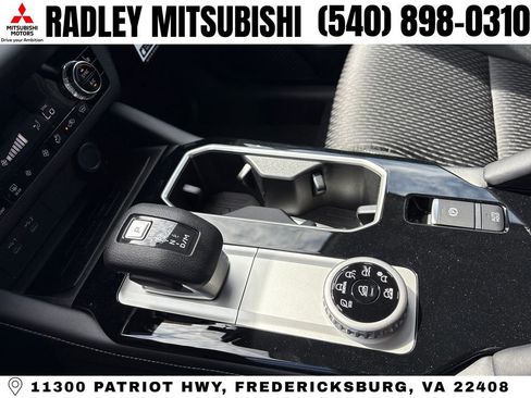 New 2026 Mitsubishi Outlander ES image 18