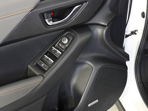 Certified 2025 Subaru Crosstrek 2.5i Limited w/ Crosstrek Mirror Package image 12