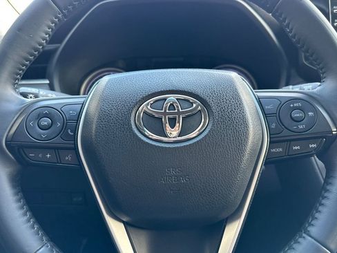 Used 2022 Toyota Venza LE image 23