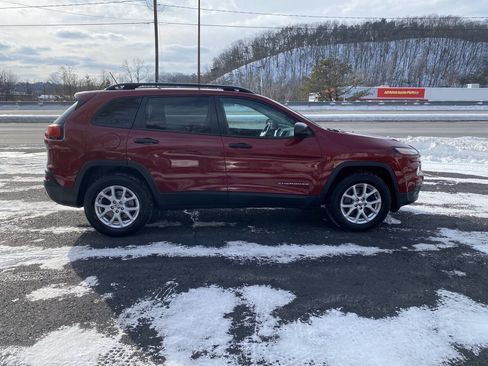 Used 2016 Jeep Cherokee Sport image 5