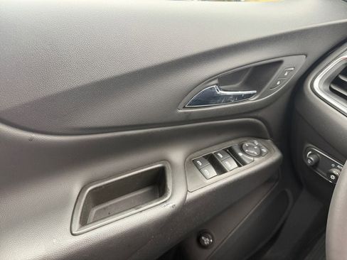 Used 2021 Chevrolet Equinox LT image 19