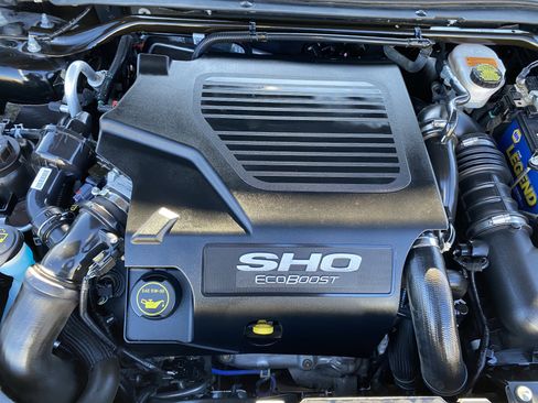 Used 2015 Ford Taurus SHO image 23