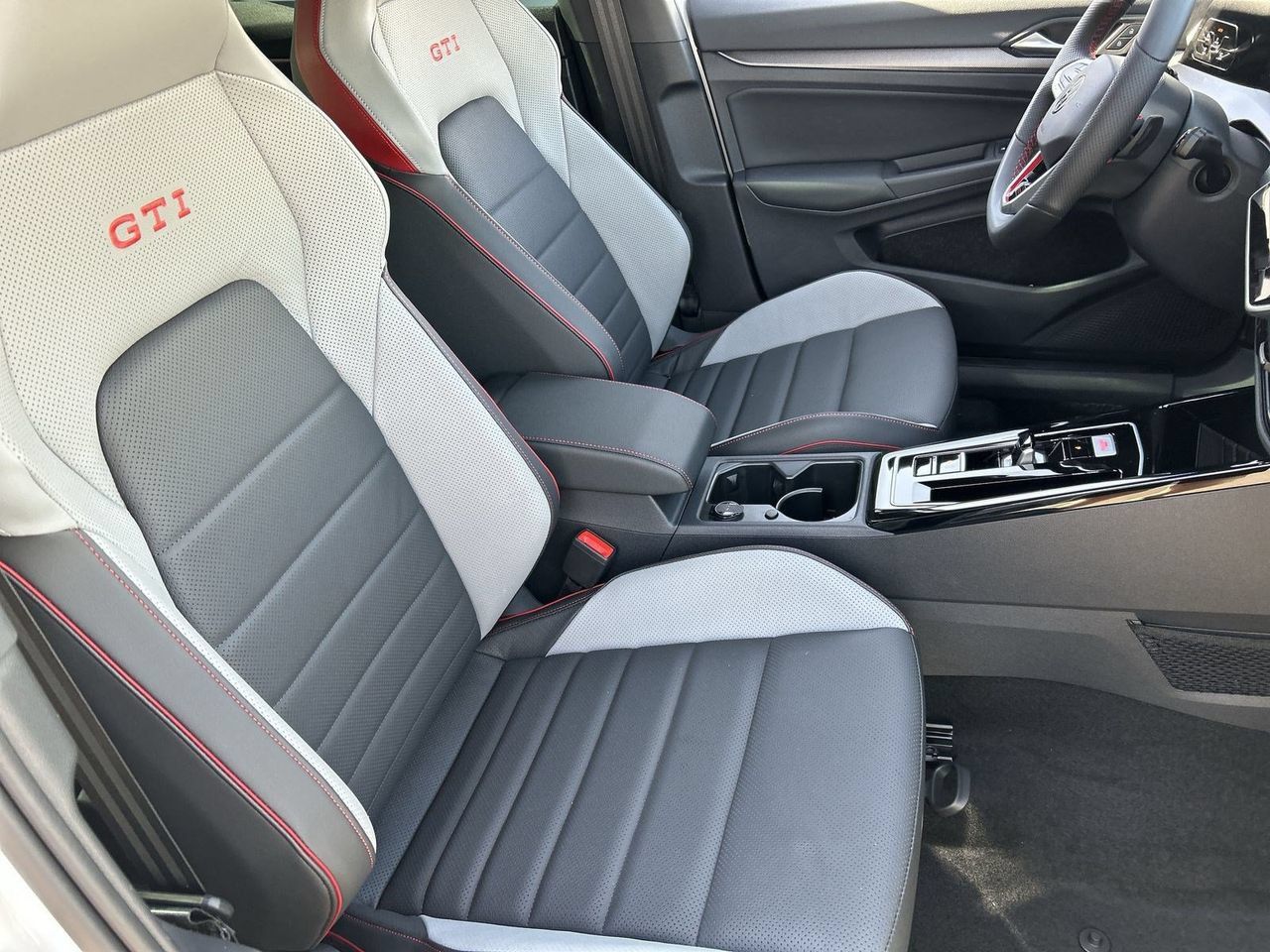 New 2026 Volkswagen GTI SE FWD image 7