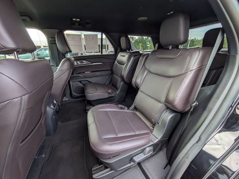 Certified 2026 Ford Explorer Platinum RWD image 14