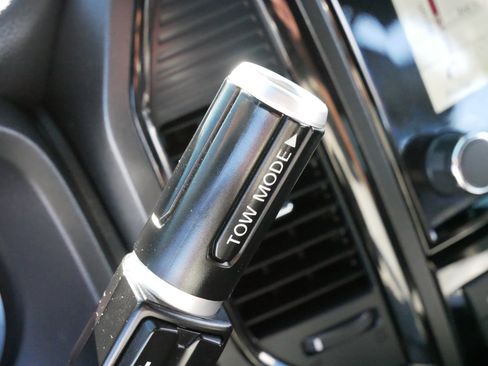 Used 2020 Nissan Titan PRO-4X w/ Pro-4x Convenience Package image 24