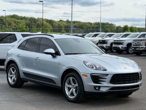 Used 2017 Porsche Macan AWD/4WD image 38