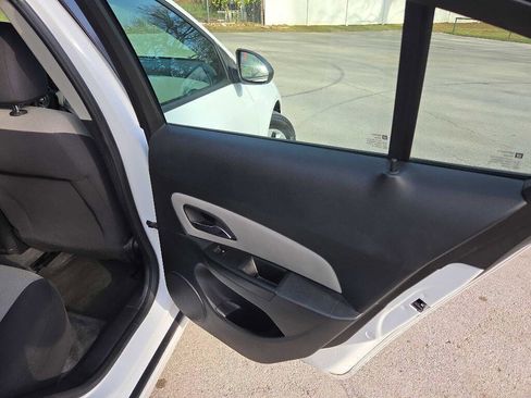 Used 2013 Chevrolet Cruze LS image 22