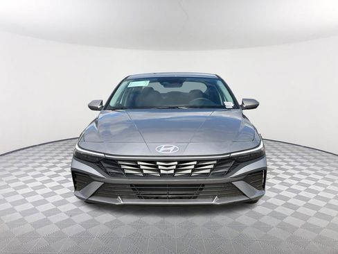 New 2026 Hyundai Elantra SE image 2