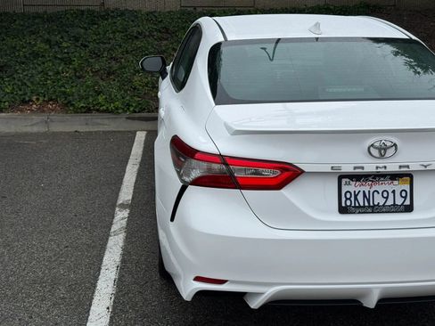 Used 2019 Toyota Camry SE w/ Carpet Mat Package FWD image 17