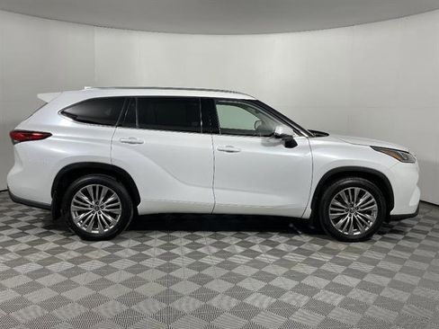 Used 2023 Toyota Highlander Platinum AWD/4WD image 7