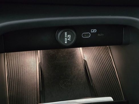 Certified 2023 Volvo XC40 Recharge Ultimate AWD/4WD image 32