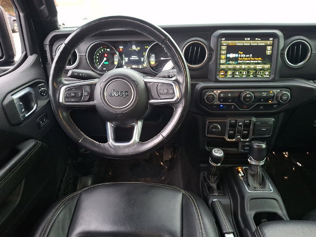 Used 2022 Jeep Wrangler Unlimited Sahara w/ Cold Weather Group AWD/4WD image 11