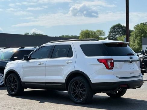 Used 2018 Ford Explorer XLT w/ XLT Appearance Package AWD/4WD image 44
