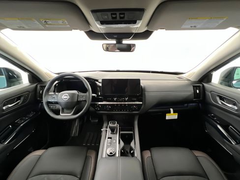 New 2026 Nissan Pathfinder Platinum AWD/4WD image 9