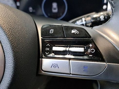 Used 2025 Hyundai Elantra Limited FWD image 17