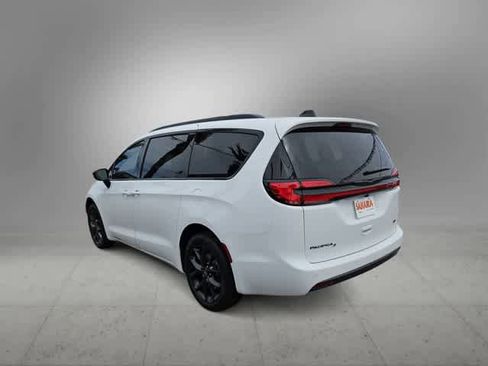New 2026 Chrysler Pacifica Select AWD/4WD image 6