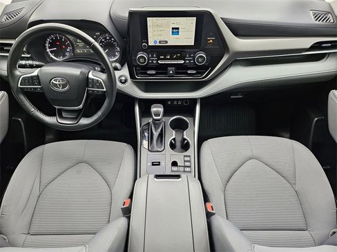 Used 2023 Toyota Highlander LE image 20