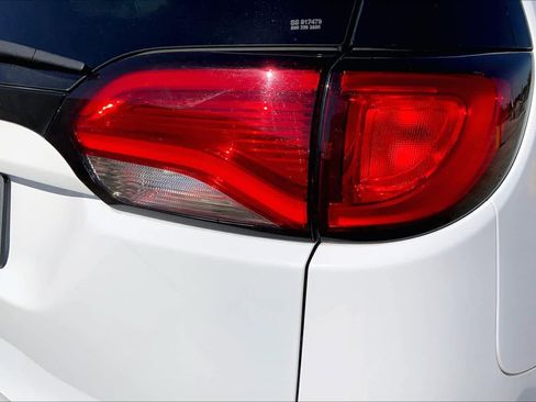 Used 2020 Chrysler Pacifica Touring-L Plus image 29