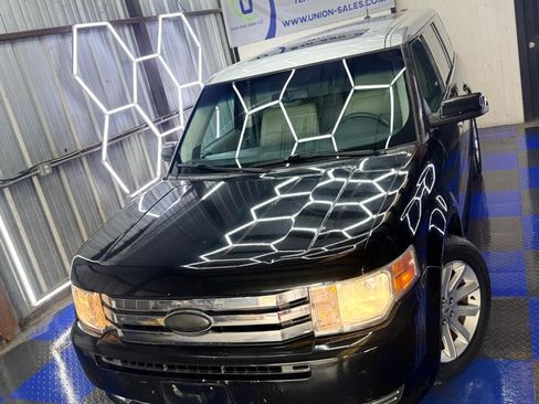 Used 2011 Ford Flex SEL w/ Rapid Spec Order Code FWD image 2