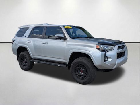 Used 2017 Toyota 4Runner SR5 Premium AWD/4WD image 2